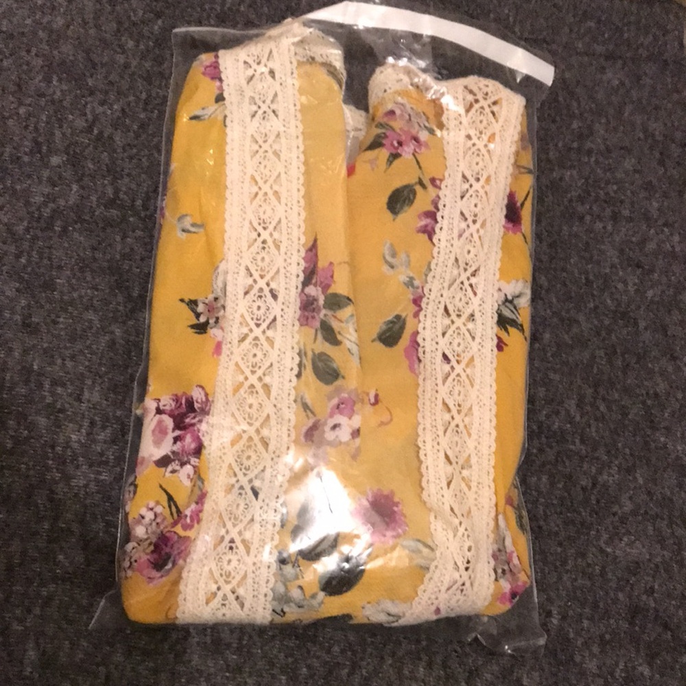 E) NOBO Floral Yellow Medium 
One-Piece Kimono Cardigan with Lace Trim - Picture 9 of 9